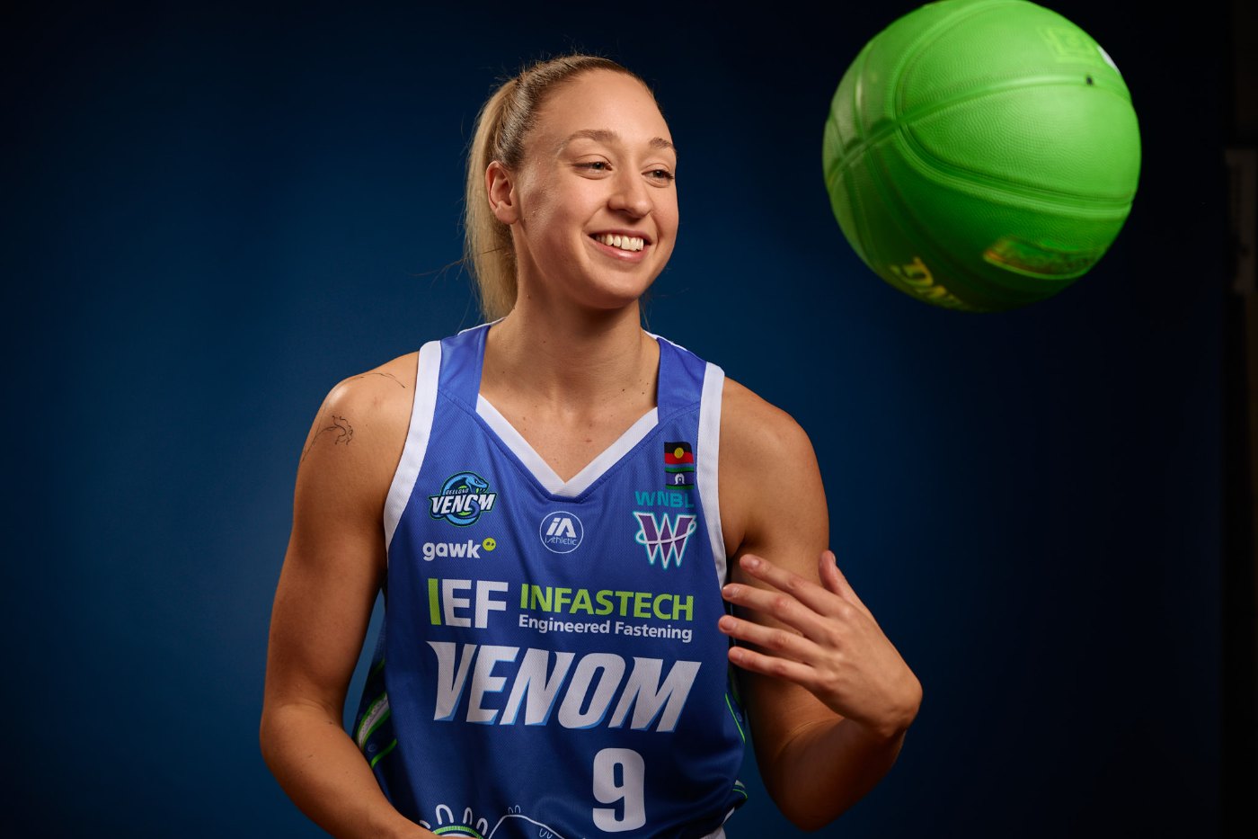 Geelong Venom player with basketball